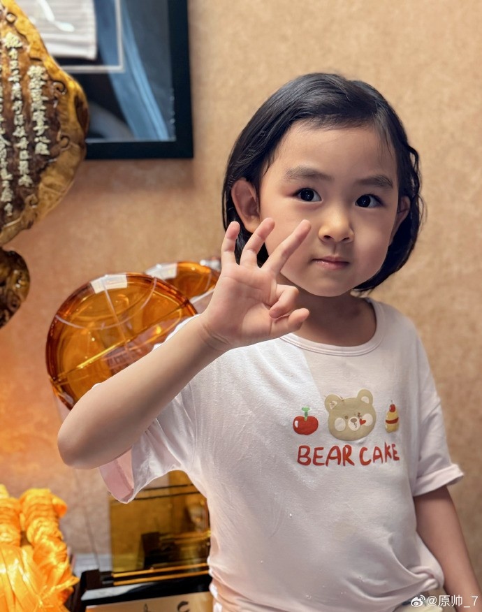 三分大賽三冠王！原帥曬三冠獎(jiǎng)杯：完成了女兒給安排的任務(wù)！