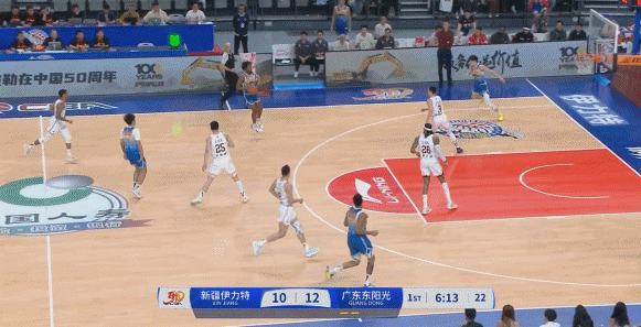 就是這么快！黑根斯三分再中！新疆回敬11-2攻擊波反超廣東！