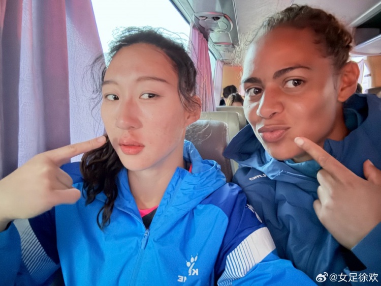 神勇！女足國(guó)門徐歡曬照，比賽中被球砸臉仍力保球門不失