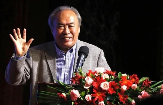 詹俊悼念嚴(yán)俊君：《足球》報伴隨著我成長，是我和父親共鳴的橋梁