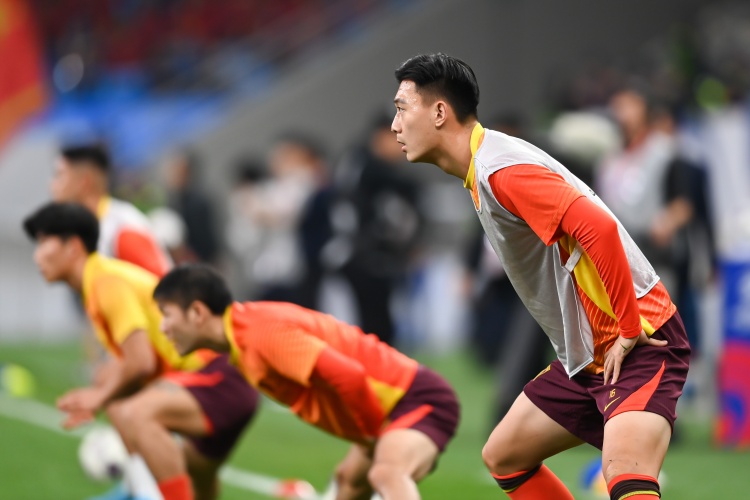 足球報：張玉寧、蔣圣龍均有不同程度傷病，伊萬未讓在熱身賽出場