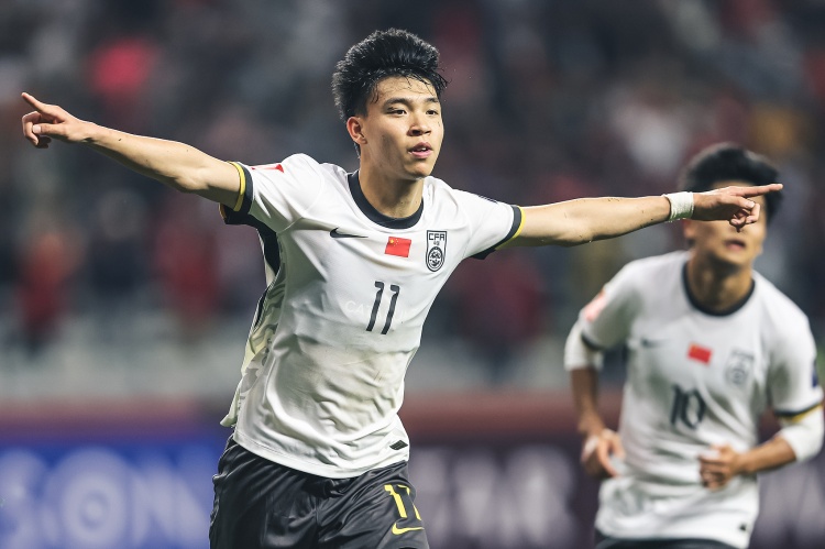 北青體育：18歲“跳級生”王鈺棟有望進(jìn)入國足客戰(zhàn)沙特名單！